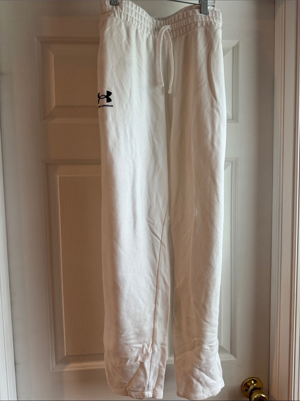 Under Armour women’s  White sweatpants with Logo Size. XXL